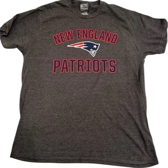 New England Patriots size large - Picture 2 of 3
